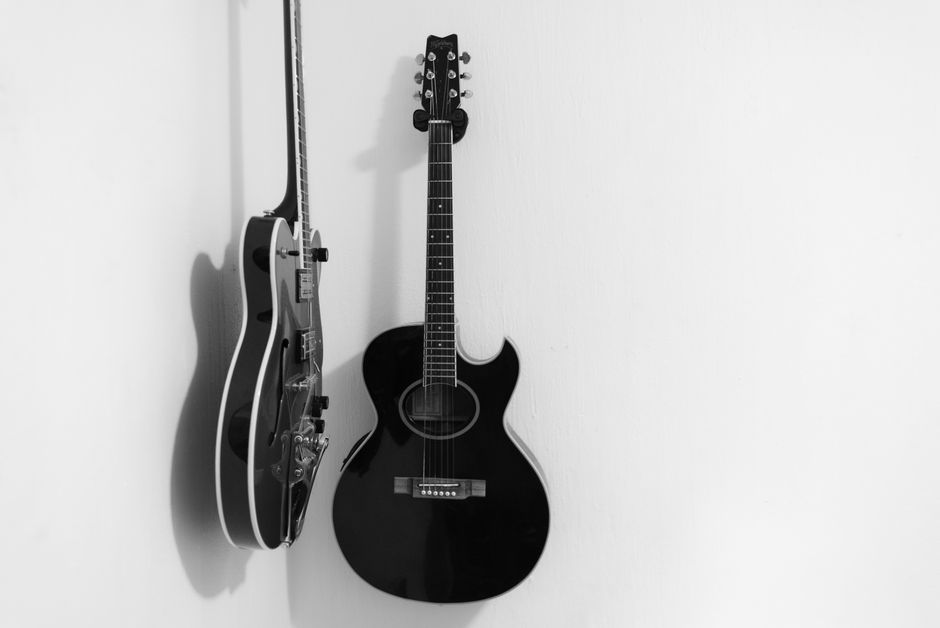 Klasična ili akustična gitara: s čime početi?